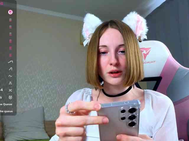 Adelina-Cowell webcam