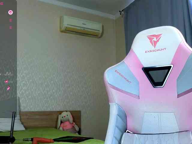 Adelina-Cowell webcam