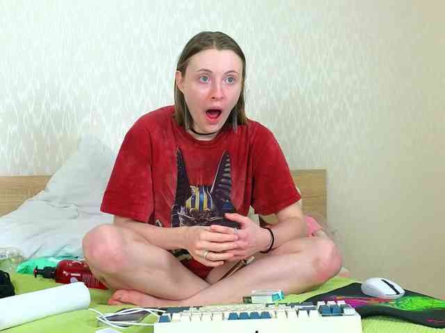 Adelina-Cowell webcam