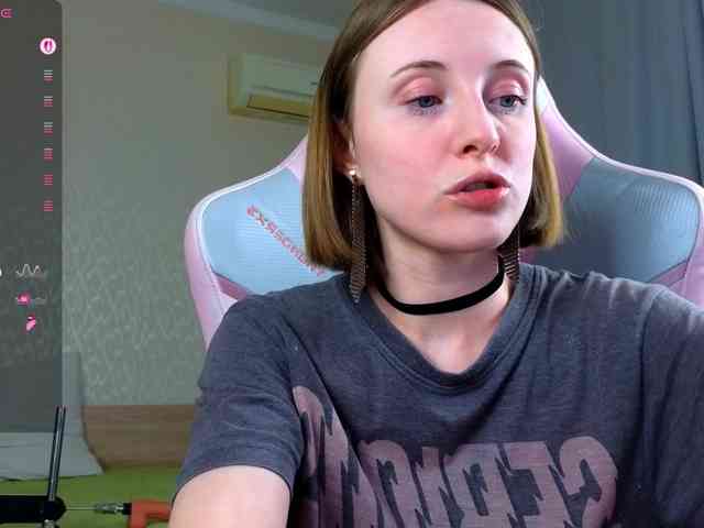 Adelina-Cowell webcam