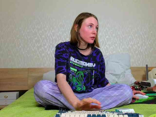 Adelina-Cowell webcam