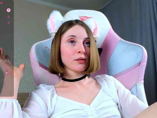 Adelina-Cowell webcam