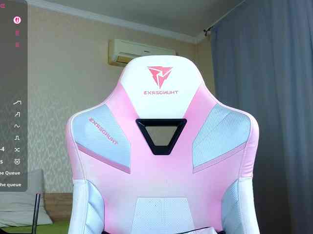 Adelina-Cowell webcam