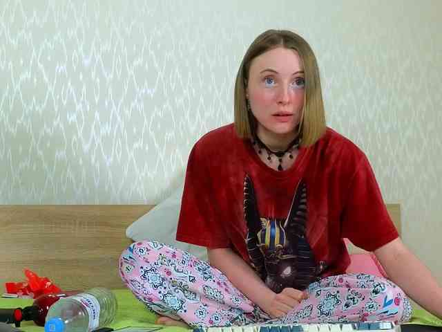 Adelina-Cowell webcam