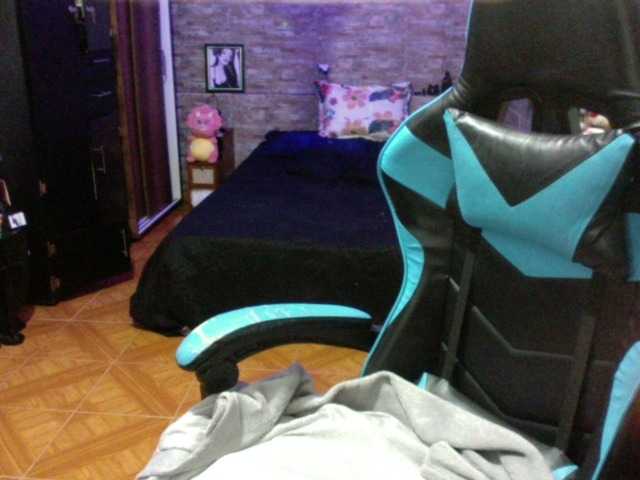 AngelaQueen's BongaCams show and profile