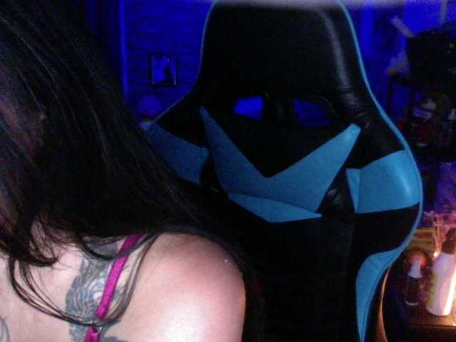 AngelaQueen's BongaCams show and profile