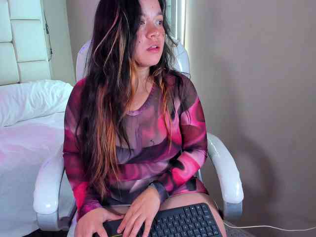 Evelyn-sexy18 webcam