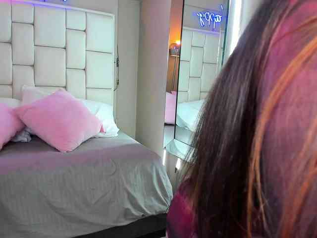 Evelyn-sexy18 webcam