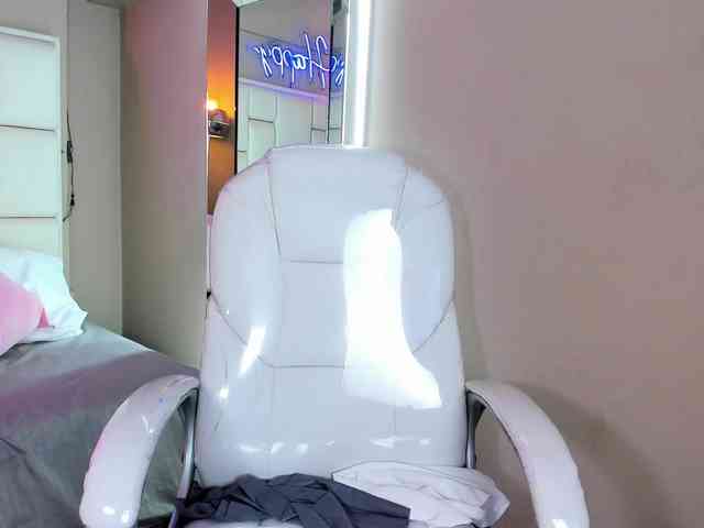 Evelyn-sexy18 webcam