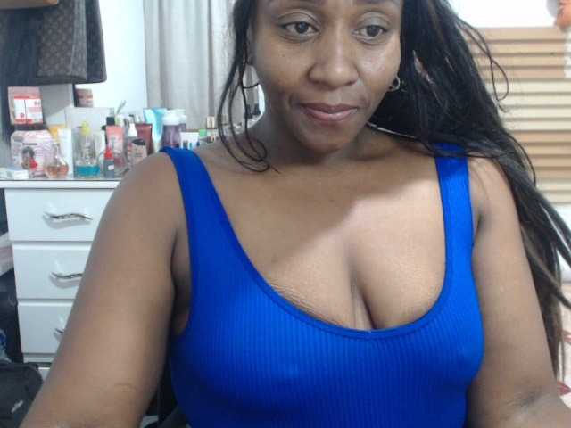 le modèle Yirily est en webcam porno dans un show sur le site bongacams, il possède les tags suivants: Ebony,Brunette,Hairy
