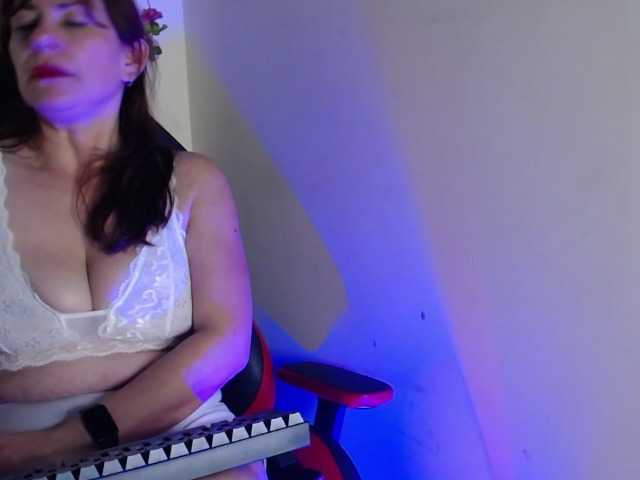 Ivonne1's BongaCams show and profile