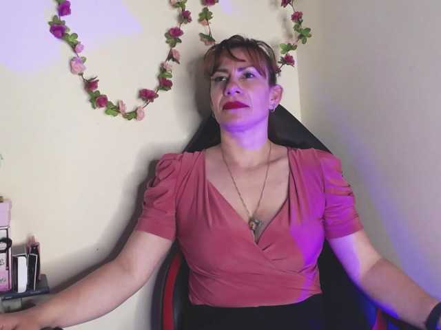 Ivonne1's BongaCams show and profile