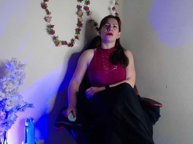 Ivonne1's BongaCams show and profile