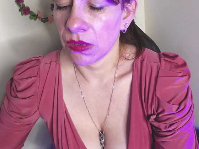 Ivonne1's BongaCams show and profile