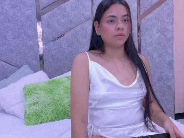 Melody-Whitee webcam