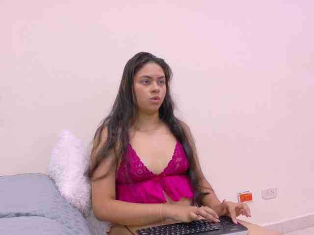 Melody-Whitee webcam