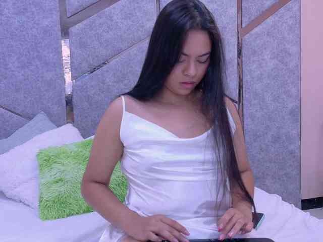 Melody-Whitee webcam