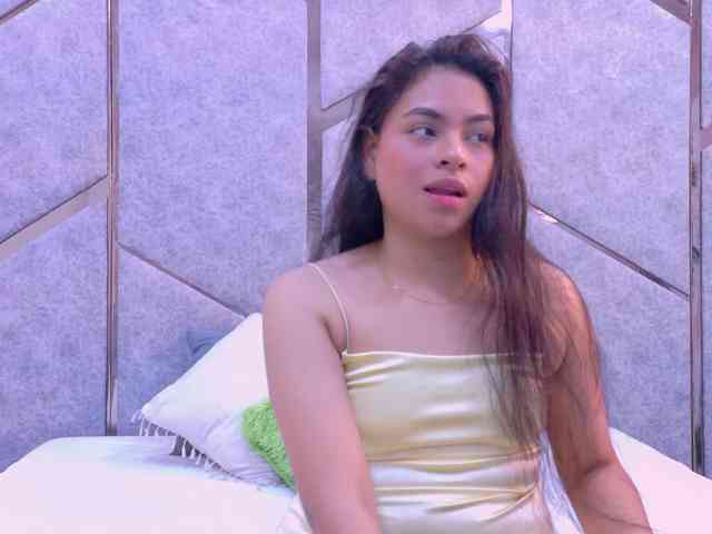 Melody-Whitee webcam