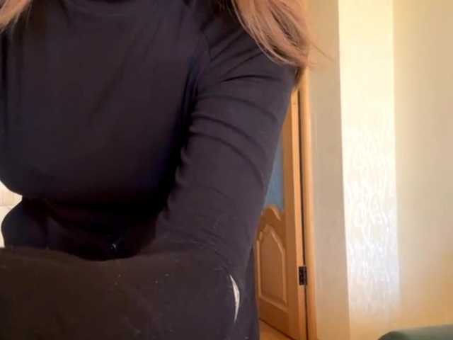 Louella Vellucci (LouellaVellucci)