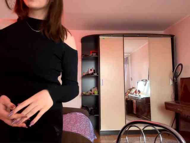 LouellaVellucci webcam