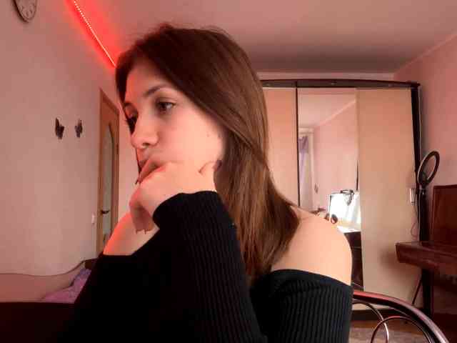 LouellaVellucci webcam