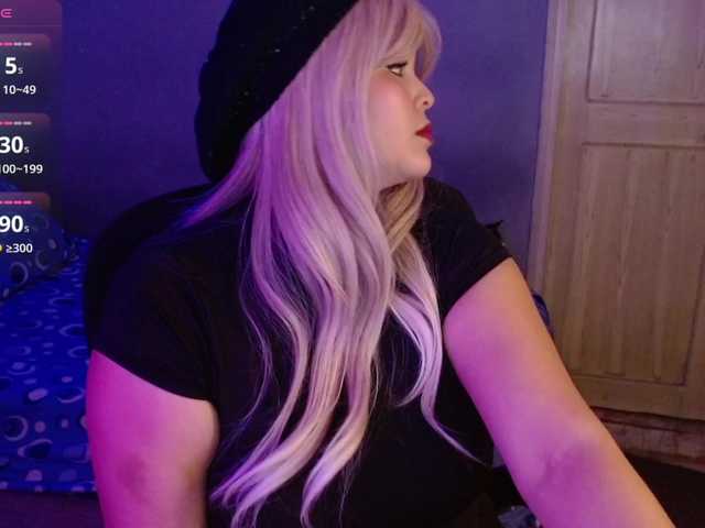 leah-cooper's BongaCams show and profile