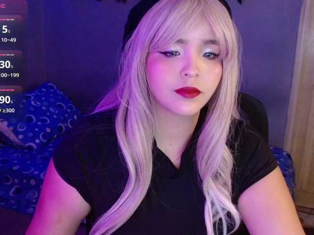 leah-cooper's BongaCams show and profile