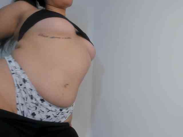 MiaFoxmml Live Webcam on BongaCams