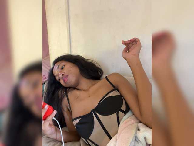 Peachies's BongaCams show and profile