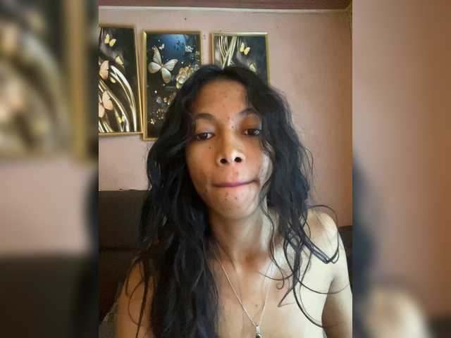 Peachies's BongaCams show and profile