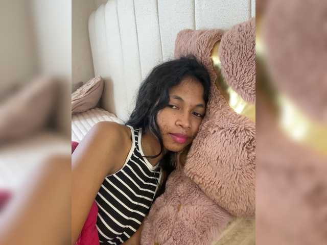 Peachies's BongaCams show and profile