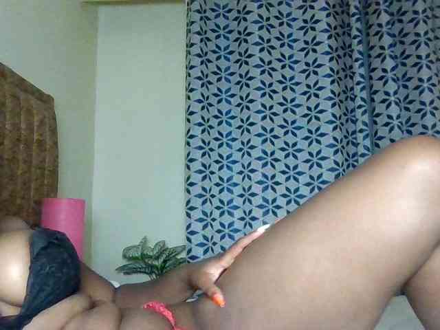 Horny-sexy-bitch webcam