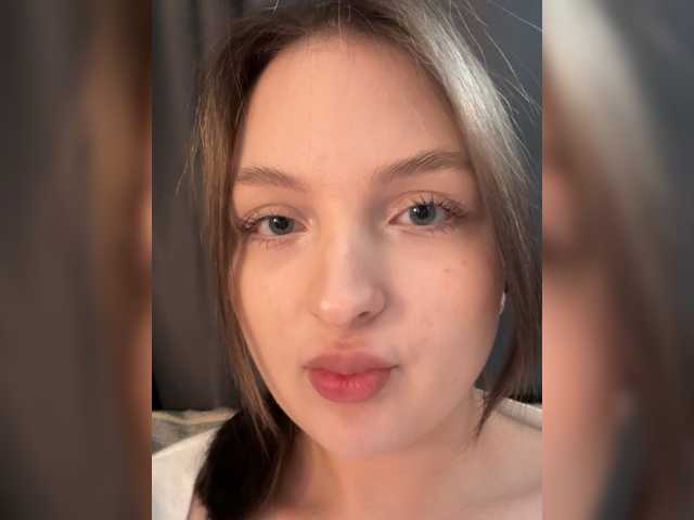 FeezkaYulia broadcasting live