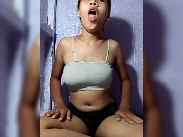 Alison-pussy's BongaCams show and profile