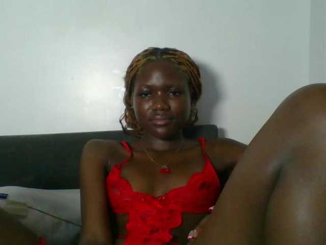 le modèle EbonyCandy est en webcam porno dans un show sur le site bongacams, il possède les tags suivants: Ebony,Redhead,Trimmed