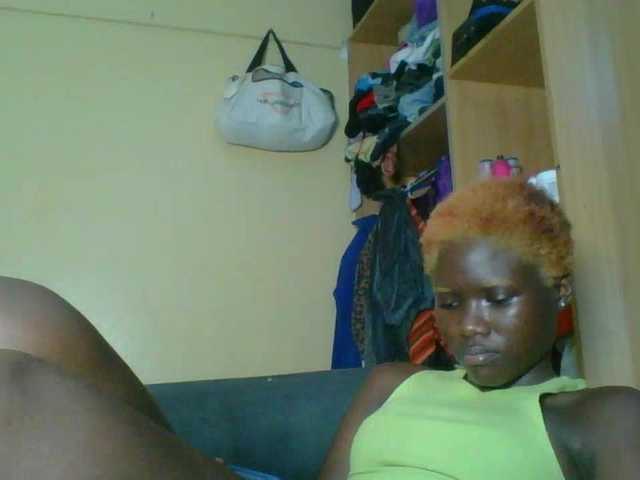 EbonyCandy broadcasting live