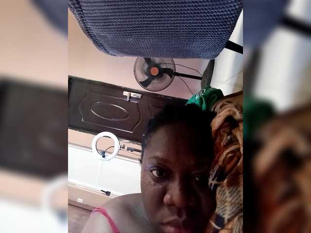 le modèle HumanAngel est en webcam porno dans un show sur le site bongacams, il possède les tags suivants: Ebony,Brunette,Trimmed