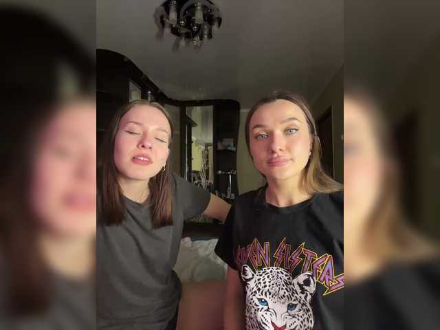 Show-girls Live Cam on BongaCams