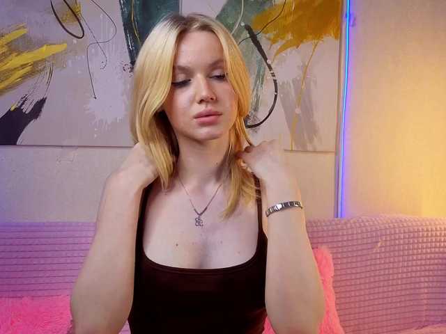 Sonyavibe's BongaCams show and profile