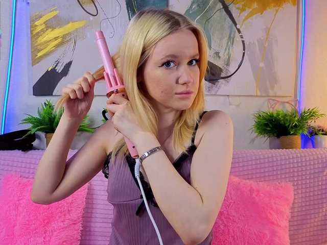 Sonyavibe's BongaCams show and profile