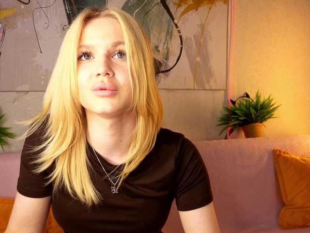 Sonyavibe's BongaCams show and profile