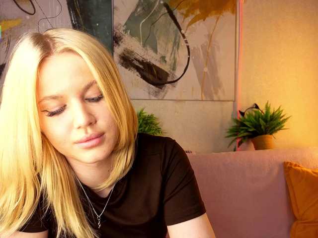 Sonyavibe's BongaCams show and profile