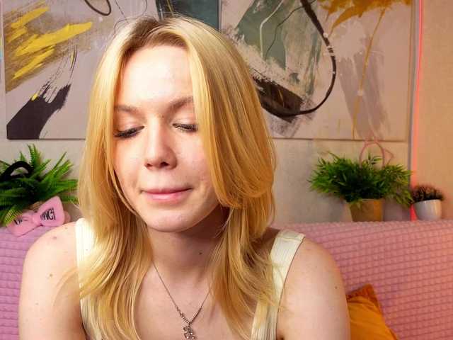 Sonyavibe's BongaCams show and profile