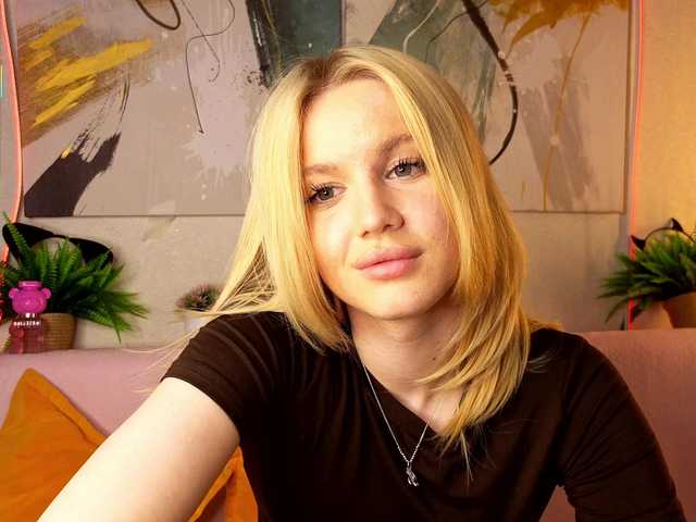 Sonyavibe's BongaCams show and profile