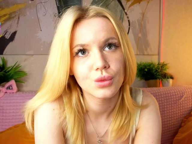 Sonyavibe's BongaCams show and profile
