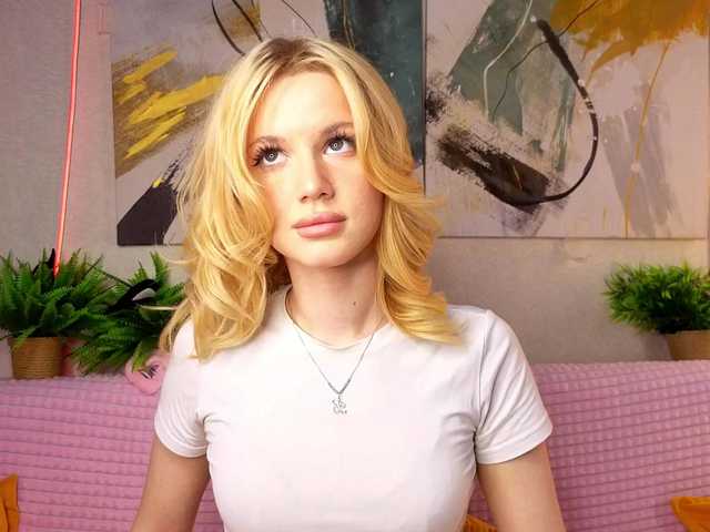 Sonyavibe's BongaCams show and profile