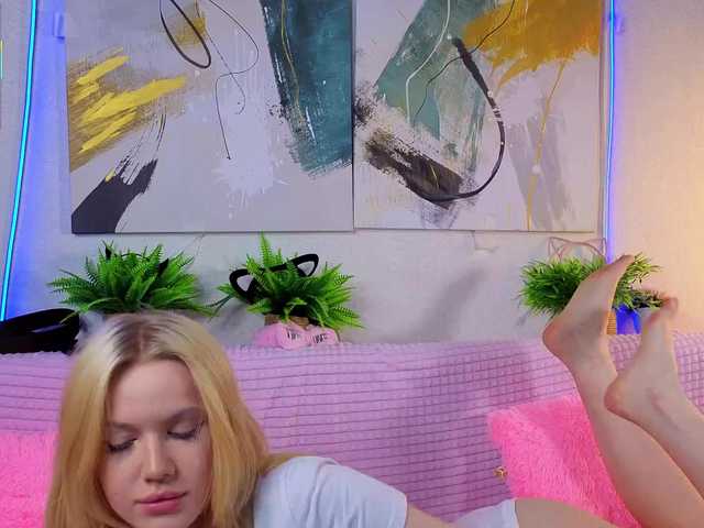 Sonyavibe's BongaCams show and profile