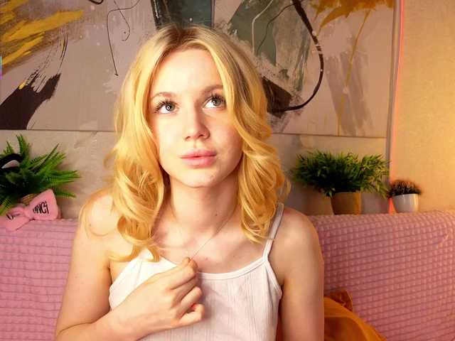 Sonyavibe's BongaCams show and profile