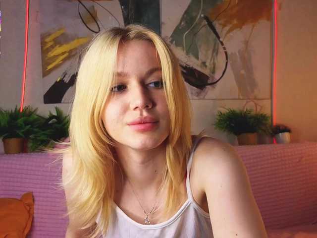 Sonyavibe's BongaCams show and profile