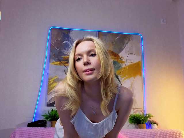 Sonyavibe's BongaCams show and profile